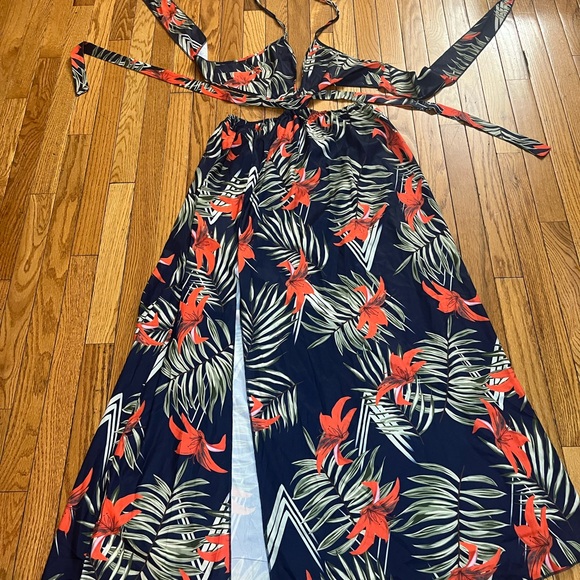 Tropical Print Halter Long Maxi Dress - Picture 4 of 5